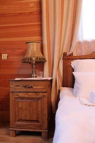 Отель Готель-оселя «Зубровиця» Bukovinka Люкс с кроватью размера «king-size»-2